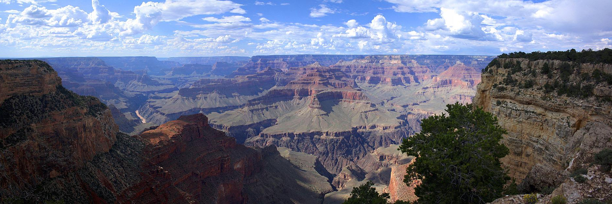 Picture of the Grand Canyon on a sunny day.