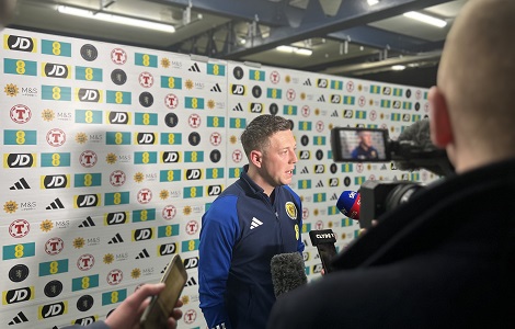 Journalists asking questions to an athlete