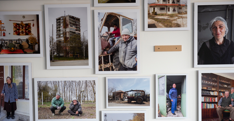 Pictures hanging in a gallery