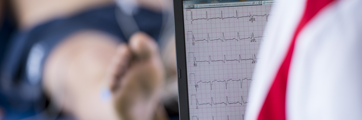 Measuring stretch and speed of movement using computer technology in the Sport Injuries Rehabilitation lab.