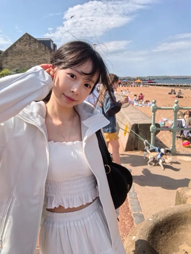 Mila at Portobello Beach