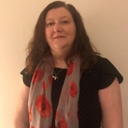 Claire Biggar headshot