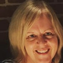 Dr Maggie Anderson headshot