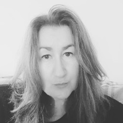 Dr Wendy Ugolini headshot